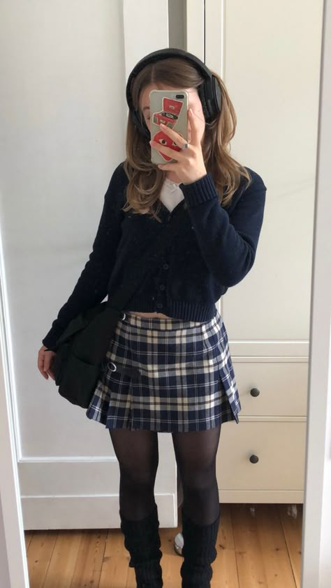 Above The Knee Skirt Outfit Classy, Brandy Jacket Outfit, Coquette Black Skirt Outfit, Book Girl Outfits Aesthetic, Dowmtown Girl Oufits, Downtown Skirt Outfits, Autumn Outfits Skirts, Prep School Aesthetic Outfit, Sixth Form Bag