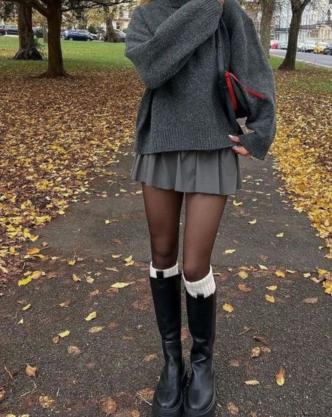 Cold Season Outfits, Knee Socks Outfits, Mini Skirt Tights, Outfit Ideas With Boots, Knee High Socks Outfit, High Socks Outfits, Skirts And Boots, Fall Outfit With Boots, Skirt Tights