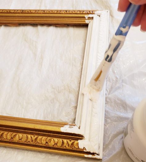 Painting Picture Frames Diy, Frame Makeover, Painting Mirror Frames, Antique Mirror Frame, Chalk Paint Makeover, Painting Mirror, Painted Picture Frames, Gold Framed Mirror, Ornate Picture Frames