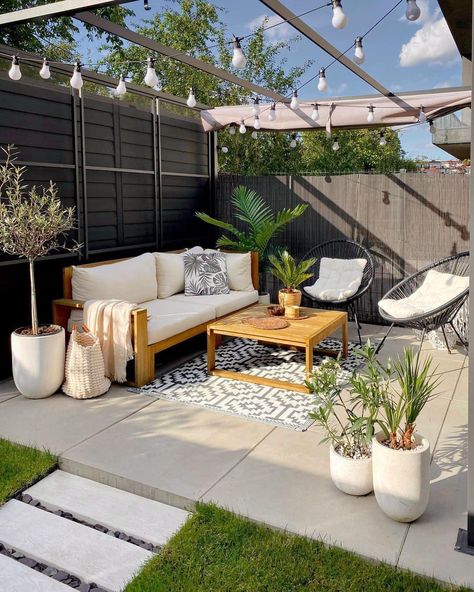 Small Patio Ideas Townhouse, Patio Ideas Townhouse, Small Patio Ideas, Small Patio Decor, Small Outdoor Patios, Small Courtyard Gardens, Outdoor Lounge Area, Small Patio Garden, Cozy Patio