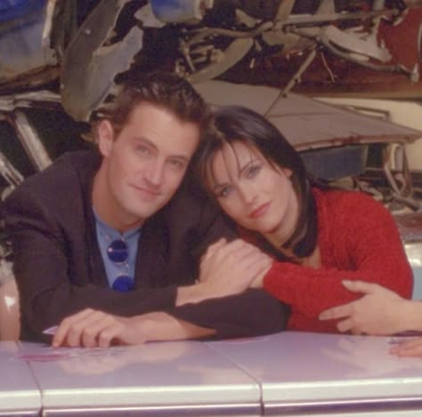 Matthew And Courtney, Matthew Perry And Courtney, Friends Mondler, Sitcom Couples, Friends Behind The Scenes, Chandler And Monica, Rachel Greene, Monica Chandler, Chandler Friends