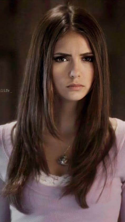 Nina Dobrev Hair, Elena Gilbert Style, Brown Hair Inspo, Katherine Pierce, Long Brown Hair, Haircuts Straight Hair, Penteado Cabelo Curto, Elena Gilbert, Nina Dobrev