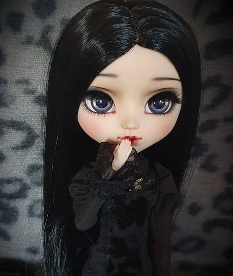 Blythe Dolls Black Hair Blue Eyes, Black Hair And Blue Eyes, Black Hair Blue Eyes, Witch Doll, Gothic Dolls, Rainbow High, Gothic Art, Blythe Doll, Blythe Dolls