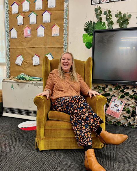 🤩 Check out my new teacher chair or shall I say throne 😅 What do you think ? Too big or just right!? It’s super comfy to read a story from and very hard to get out , I kept pretending to fall asleep and the kids had to wake me up haha . Also I don’t know why there’s a random Santa placement on the floor or where it came from 🙃 Teacher Chair For Carpet, Teacher Read Aloud Chair, Teacher Rocking Chair, Teacher Chairs, Hard To Get, Wake Me Up, New Teachers, I Said, I Don T Know