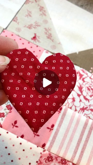 Heart Applique Quilt Patterns Free, How To Make A Heart Quilt Block, Appliqué Quilt Blocks, Heart Quilts Applique, Hand Sewing Quilt Blocks, Applique Heart Quilt, Fusible Applique Patterns, Fabric Embellishment Ideas, Sewing Hearts Ideas