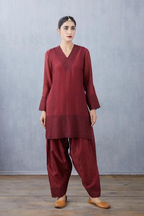 Pakistani Kurta, Maroon Fabric, Indian Mythology, Salwar Designs, Pakistani Fashion Casual, Desi Fashion Casual, Cotton Kurti Designs, Indian Dresses Traditional, Modest Dresses Casual