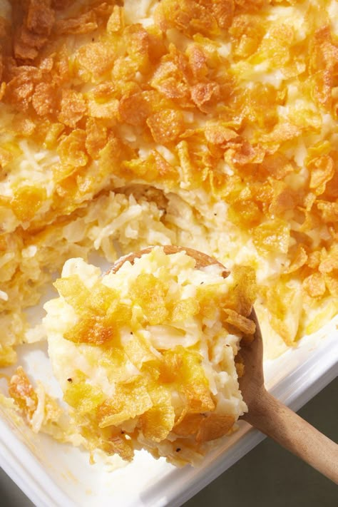 Cheesy Hashbrown Casserole Au Gratin Potatoes Easy, Cheesy Hashbrown Casserole, Cheesy Potato Casserole, Hashbrown Casserole, Potatoes Au Gratin, Potatoe Casserole Recipes, Taste Of Home Recipes, Hash Brown Casserole, Hash Brown