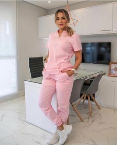 Beauty Uniform Ideas, Nail Salon Uniform Ideas, Massuse Outfit, Salon Uniform Ideas, Beauty Salon Uniform, Beauty Salon Uniform Ideas, Scrubs Uniform Cute, Beauty Bar Ideas, Medical Scrubs Fashion