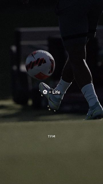 Inspirational Football Quotes, Football Motivation, Soccer Backgrounds, Soccer Photography, Motivational Photos, Football Players Images, Football Photography, Soccer Inspiration, Soccer Workouts