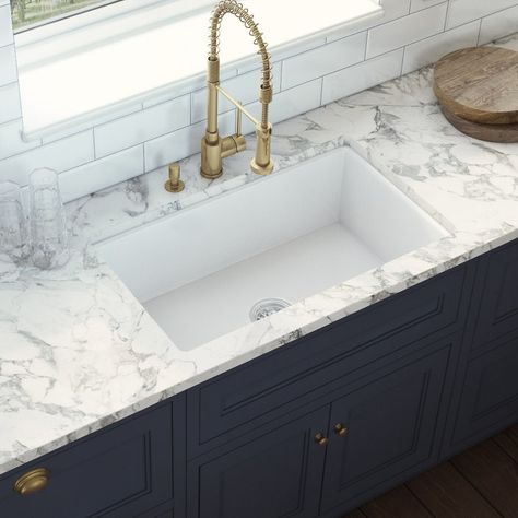 Undermount fireclay kitchen sink Modern American Kitchen, Home Kitchen Design, Top Mount Kitchen Sink, Fireclay Farmhouse Sink, Sinks Kitchen Stainless, Farmhouse Kitchen Sink, Kitchen Sink Strainer, European Kitchens, Fireclay Sink