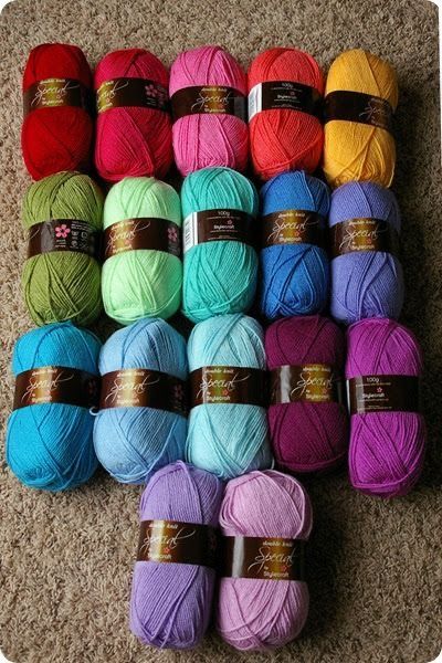 Yarn Color Combinations, Loom Crochet, Yarn Storage, Mode Crochet, Yarn Inspiration, Crochet Wool, Types Of Yarn, Colour Combinations, Colour Palettes