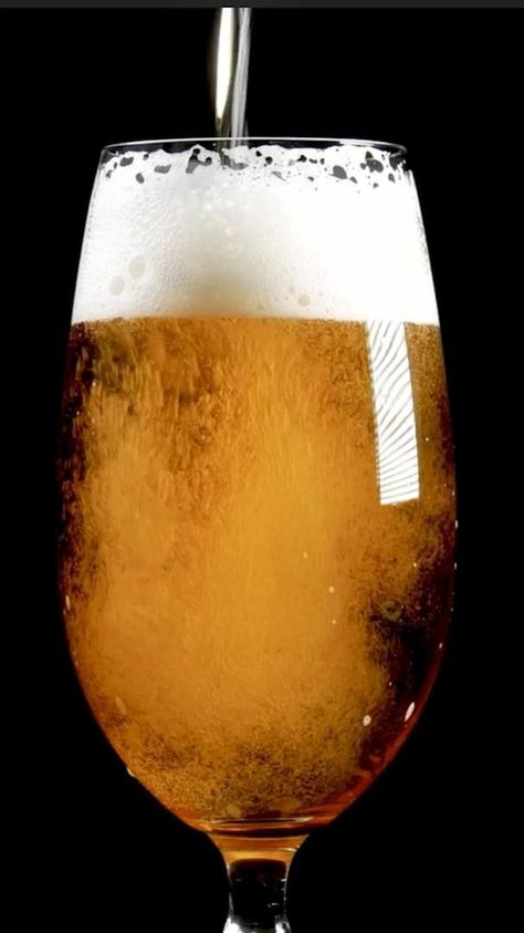 Amazing foam | Pinterest San Mig Light, San Mig, Beer Wallpaper, Belgian Ale, Iced Drinks Recipes, Cocktail Videos, Funny Snapchat Pictures, Beer Photography, Beer Quotes