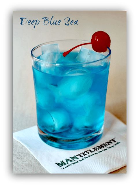 Deep Blue Sea | A Boozy, Blue Mixed Drink Recipe Dinner Recipes Fun, Sea Cocktail, Blue Alcoholic Drinks, Yum Drinks, Cocktail Pool, Drinks Nonalcoholic, Easy Cocktail Recipes, Flavored Liquor, Vodka Recipes Drinks