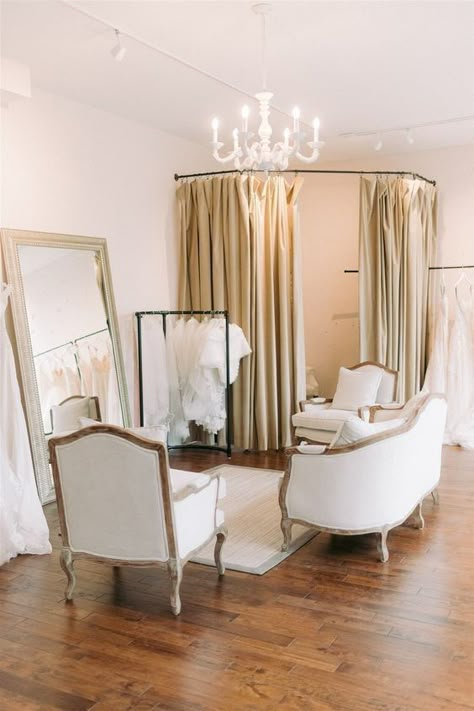 Formal Dress Boutique Interior, Bridal Stores Interior, Dress Studio Interior, Bridal Suite Room Ideas, Dresses Boutique Decor, Bridal Suite Room Design, Bridal Boutique Decor, Bridal Interior Design, Modern Bridal Suite Room