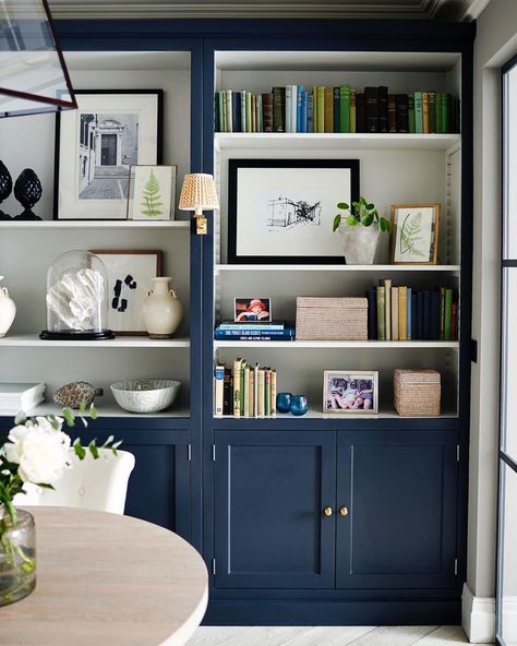 Bookshelf Styling Ideas. Navy Blue Built-in Bookcase. Accessorizing Ideas for Built-Ins. Home Decor for Bookshelves. Sims Hilditch, Parsons Green, Bookcase Styling, Built In Bookcase, Home Library, Front Room, Home Office Design, Room Table, Dining Room Table