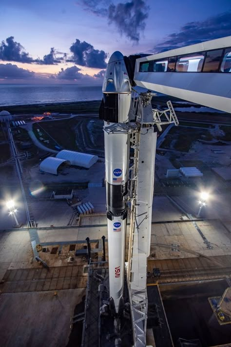 Nasa Spacex, Space Engineers, Space X, Space Astronomy, Dream Jobs, Aerospace Engineering, Nasa Astronauts, Launch Pad, Space Center