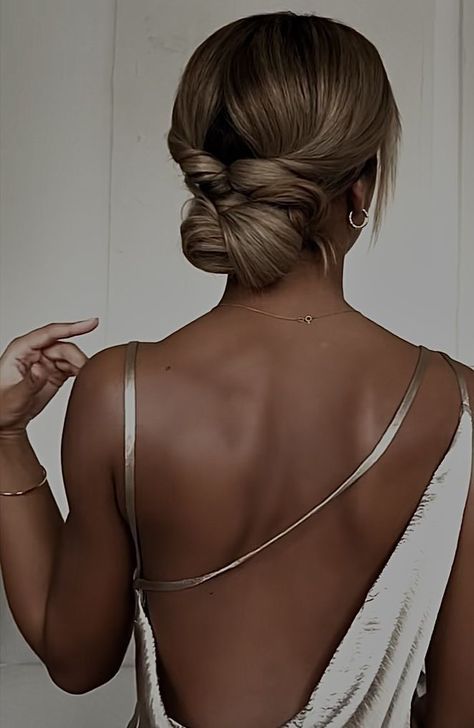 Sleek Bun with Flowers: Romantic Hair Inspiration Sleek Bun with Bangs: Edgy and Chic Debs Hairstyles, Sleek Prom Hair, Prom Hair Up, Bridesmaid Hair Inspo, Cute Prom Hairstyles, Prom Hair Medium, Prom Hairstyles Updos, Prom Hair Updo, Simple Prom Hair