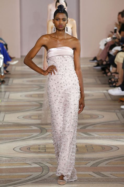 Paris Couture Week, Valentino Runway, Week In Paris, Valentino Gowns, 2019 Couture, Fall Runway, Valentino Haute Couture, Deb Dresses, Paris Couture