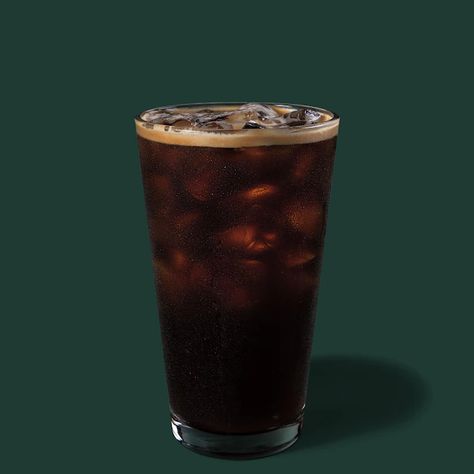 Iced Americano Starbucks, Starbucks Americano, Starbucks Iced Coffee Drinks, Secret Menu Starbucks, Starbucks Cold Brew, Coffee At Starbucks, Low Calorie Starbucks Drinks, Cafe Starbucks, Friends Monica Geller