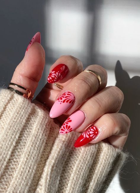 Mexican Color Nails Designs, Talavera Nail Art Pink, Mexican Nails Designs Almond, Red Talavera Nail Art, Talavera Nails Pink, Red Nails For Summer 2024, Mexican Pattern Nails, Latin Inspired Nails, Pink And Red Flower Nails