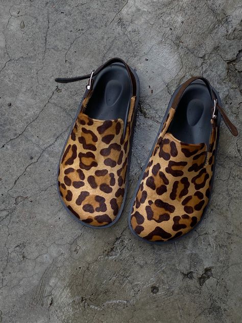 Handmade. Ukrainian #clogs #leopardprint #slippers Gucci Mules, Dansko Professional Clog, Nice Shoes, Mule Shoe, Clogs, Leopard Print, Mood Board, Slippers, Sandals