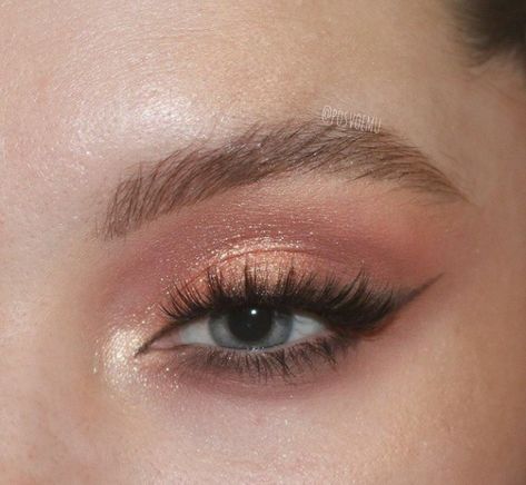 Make Up Yeux, Eye Makeup Pictures, Ethereal Makeup, Beautiful Eye Makeup, Edgy Makeup, Makeup Eye Looks, Creative Makeup Looks, Eye Makeup Art, Natural Eye Makeup