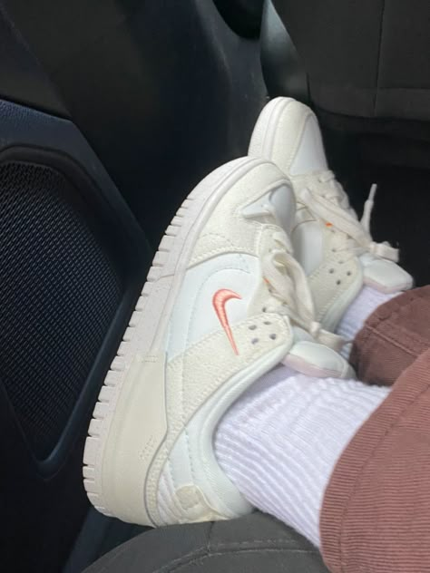 Disrupt 2 Pale Ivory, Nike Dunk Low Disrupt 2, Nike Dunk Low Disrupt, Trendy Shoes Sneakers, Pretty Shoes Sneakers, Shoes 2023, Shoes Outfit Fashion, Cute Nike Shoes, Hype Shoes