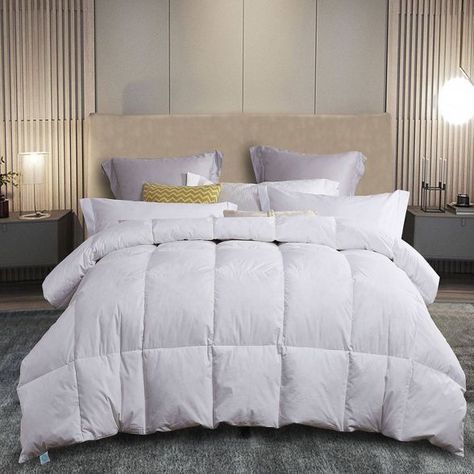 Fluffy Comforters, Down Comforter Bedding, Comforter Ideas, Oversized King Comforter, Easy Peach Crisp, White Down Comforter, Autumn Fall Outfits, Feather Comforter, Unique Comforters