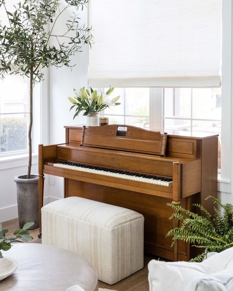 @puresalt posted to Instagram: Tuning in to this look at our #southcountyproject sitting room ✨We loved using one of our rectangular ottomans as the bench for this piano—the perfect soft seat for playing, and a modular option for when guests come by for a sit and a sip in this space // 📷: @vlentine #mypuresalthome #puresalt #puresaltinteriors #ruemagazine #homewithrue #ruedaily #modernluxury #modernluxurydesign #modernluxdesign #luxemagazine #dwellmagazine #howwedwell #inmydoma Piano Room Decor, Salt Interiors, Formal Living Room Decor, Family Room Layout, Pure Salt Interiors, Rectangular Living Rooms, Tropical Interior Design, Piano Decor, Diy Home Interior