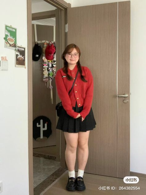 Asian Curvy Outfit, Douyin Plus Size, Y2k Chubby Outfits, Chubby Korean Outfits, Chubby Fashion Outfits, Midsize Aesthetic, Chubby Outfit Ideas, Red Top Outfit, Chubby Girl Fashion