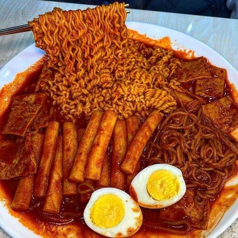 Spicy Foods Aesthetic, Korean Foods Aesthetic, Aesthetic Spicy Food, Korean Cooking Aesthetic, Korean Noodles Aesthetic, Korean Spicy Food, Spicy Aesthetic, Spicy Korean Food, Aesthetic Korean Food