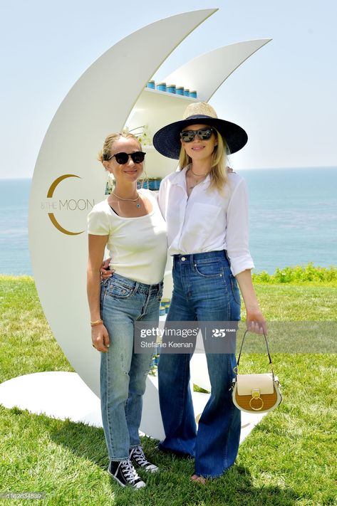 News Photo : Jennifer Meyer and Erin Foster attend C & The... Flared Jeans Outfit Summer, Erin Foster, Flare Jean Outfit, Jeans Outfit Summer, Malibu California, Jennifer Meyer, 1st Year, Bell Bottom Pants, Jeans Outfit