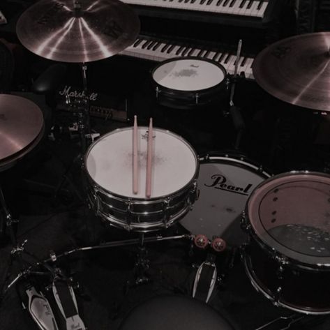 #instrument #band #aesthetic #drums Drumkit Aesthetic, Drummer Aesthetic Male, Aesthetic Band, Sarah Black, Dark Paradise, Ulzzang Couple, Music Aesthetic, Grunge Photography, Drummers