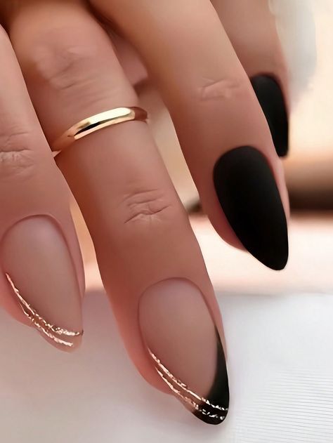 Black Nail Art Matte, Best Ring Designs For Women, Daily Nails Simple, Simple Black And Gold Nails, Black France Nails, Nail Black And Gold, Black Matte Nails With Gold, Full Black Nails, Black French Tip With Gold