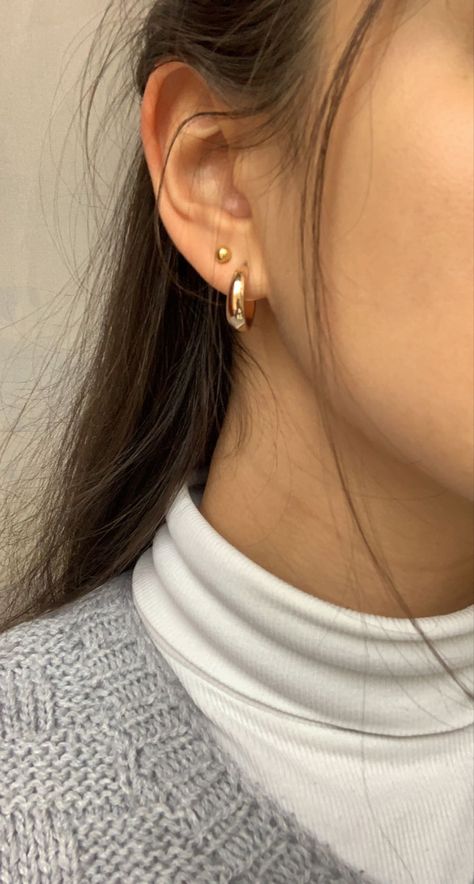 How To Style 3 Ear Lobe Piercings, Two Lobe Piercings Ideas, Double Gold Earrings, 2 Peircings Women, 2 Ear Piercings Aesthetic, 2 And 3 Ear Piercing, Earring Combinations Double, Trending Ear Piercings, Five Ear Piercings