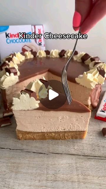 Bueno Cake, Bueno Chocolate, Cheesecake Decoration, Childrens Baking, Hazelnut Cream, Nutella Cake, Pork Loin Recipes, Buttercream Cupcakes, Hazelnut Spread