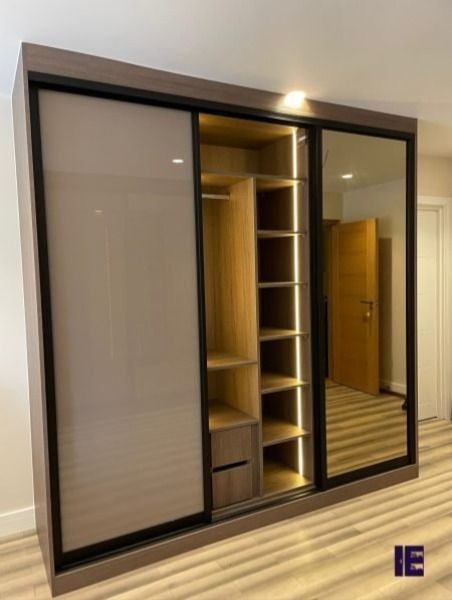 Glass & Wooden Built-in Sliding Wardrobe Three Sliding Door Wardrobe Designs, Sliding Wardrobe Storage Ideas, Bedroom Almirah Design Sliding Doors, Sliding Door Wardrobe Designs 2024, Glass Door Wardrobe Design, Glass Wardrobe Design Bedroom, Sliding Cupboard Ideas Bedroom, Sliding Wardrobe Design Modern Luxury, Wardrobe Design Modern Luxury