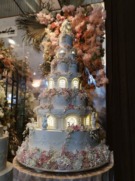 8 Tier Wedding Cake, Korean Wedding Cake, Fantasy Wedding Cake, Debut Cakes, Pasteles Aesthetic, Castle Wedding Cake, Baptismal Covenants, Fairy Tale Wedding Cake, Crazy Wedding Cakes