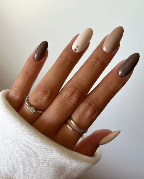 40 Amazing Fall Nail Designs and Ideas to Inspire You Ongles Beiges, Nails Plain, Beige Nails Design, Tan Nails, Smink Inspiration, Beige Nails, Simple Gel Nails, Popular Nails, Oval Nails