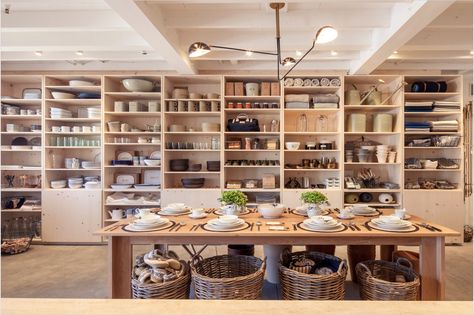 Jenni Kayne Home in Montecito Interior Design Minimalist, Store Concept, Store Layout, Store Interiors, Jenni Kayne, Retail Store Design, Lifestyle Store, Kitchen Store, Store Displays