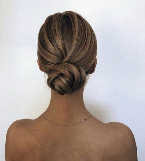 Veil Hairstyles, Updos For Medium Length Hair, Low Bun, Penteado Cabelo Curto, Wedding Hair And Makeup, Bride Hairstyles, Trendy Hairstyles, Hair Updos, Bun Hairstyles