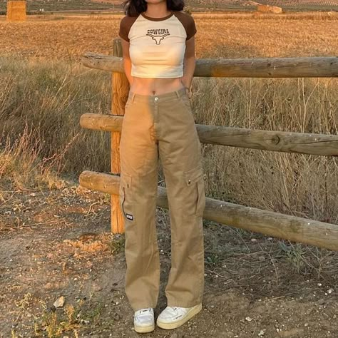 BrickBlack - Plain Wide-Leg Cargo Pants Outfits With Cargo Pants, Cargo Outfits, Celana Kargo, Cargo Outfit, Cargo Pants Outfits, Estilo Indie, Khaki Cargo Pants, Cargo Pants Outfit, Cargo Khaki