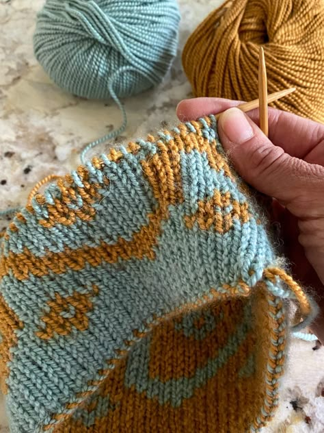 Seeing Double…Double Knitting Change Colors Knitting, How To Change Colors In Knitting, Double Knitting Charts, Weave In Ends Knitting, Double Sided Knitting, Changing Colors In Knitting, Double Knitting Patterns, Knitting Blocking, Extreme Knitting