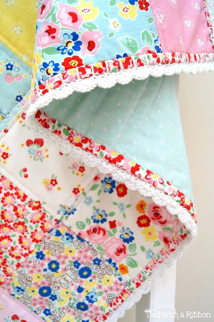 Tied with a Ribbon: Bluebirds on Roses Project Tour Pretty Quilt, Quilt Border, Crochet Quilt, Quilt Binding, Crochet Fabric, Girls Quilts, Small Quilts, Easy Quilts, Crochet Edging