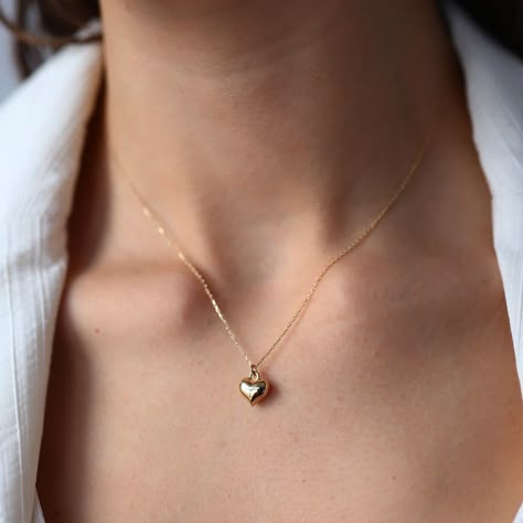 This Pendant Necklaces item by MisoaJewelry has 977 favorites from Etsy shoppers. Ships from Turkey. Listed on Nov 29, 2023 Necklace Real Gold, Heart Pendent, Necklace Minimalist Jewelry, 3d Heart, Heart Pendant Gold, Necklace Layering, Gold Heart Necklace, Classy Jewelry, Necklace Minimalist