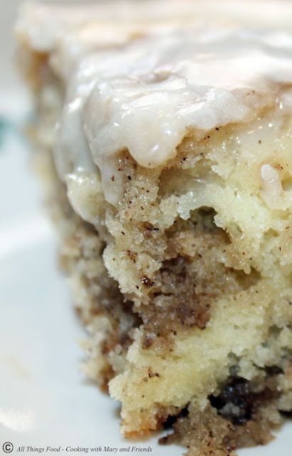 Cooking With Mary and Friends: Cinnamon Roll CAKE Cinnamon Roll Cake Recipe, Cinnamon Roll Desserts, Cinnamon Cake Recipes, Roll Cake Recipe, Coffee Cake Recipes Easy, Cinnamon Coffee Cake, Cinnamon Cake, Cinnamon Roll Cake, Cinnamon Recipes