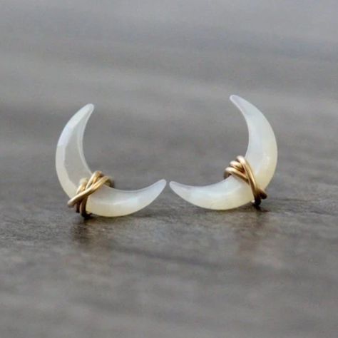 Mother's Day Crafts: Easy & Kid-Made ‍‍‍ Dainty Fashion, Handmade Jewelry Wire, Crescent Earrings, Witch Jewelry, Gold Stud Earrings, Trendy Earrings, Jewelry Wire, Gold Stud, Shiny Things