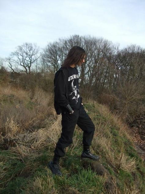 ●┼─❥❥❥═══════════════════════════❥❥❥ Gothic Guy, Black Metal Fashion, Metalhead Fashion, Metalhead Guy, Metal Outfit, Metal Heads, Heavy Metal Fashion, Metal Boy, Long Haired Men