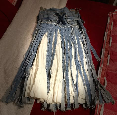 Denim skirt country fringe boot skirt with white gauze under skirt…backside…diy Pink Small Bathroom, Distressed Outfit, Modern Small Bathroom Ideas, Small Bathroom Ideas Pink, Bathroom Ideas Pink, Modern Small Bathroom, Flared Denim Skirt, Ropa Upcycling, Decor Small Bathroom