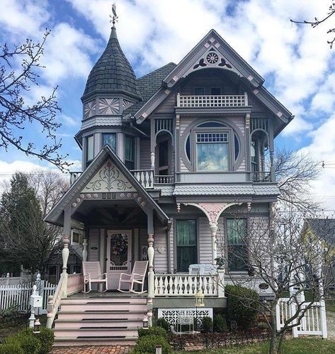 Queen Anne Architecture, Oslo Opera House, Queen Anne House, Marine City, Victorian Style Homes, James Taylor, Looks Country, Gate House, Victorian Architecture